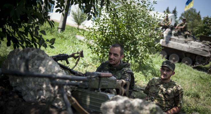 Украинские военные терпят поражение в районе Изварино - СМИ