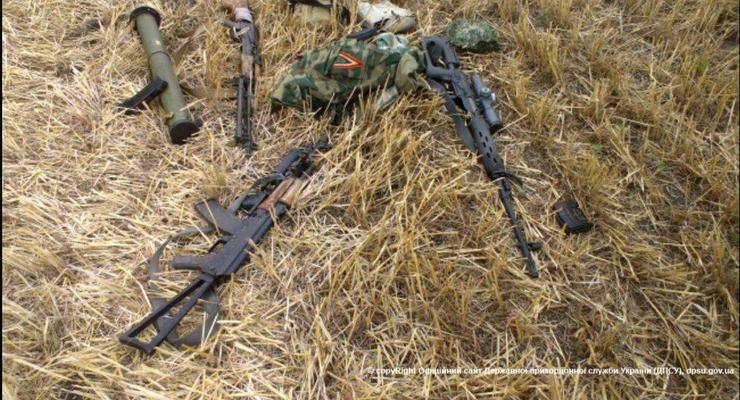 В Луганской области пограничники обнаружили снайперскую точку и арсенал оружия