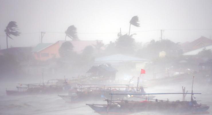 На Филиппинах бушует тайфун Рамассан