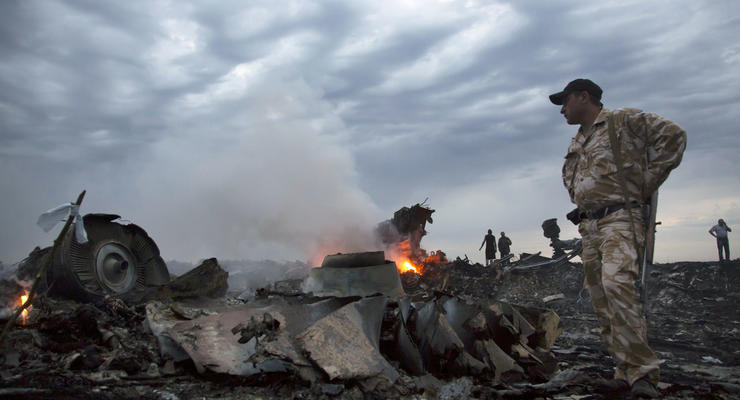 Падение пассажирского авиалайнера Боинг-777 в Донецкой области: первые фото