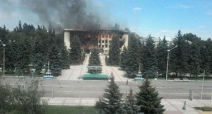 В Дзержинске в результате боев разрушено здание горсовета
