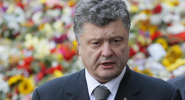 Порошенко выступил против введения военного положения в Украине