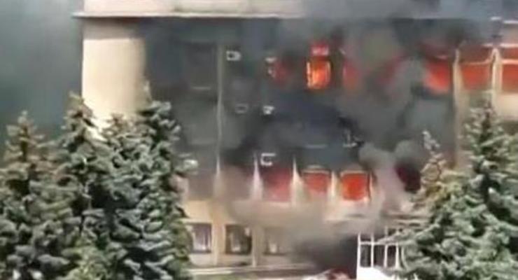 Пожар в горсовете Дзержинска: люди выпрыгивали из окон (видео)