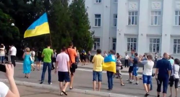 В Северодонецке украинских военных встретили криками "Спасибо!" (видео)