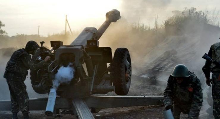 В двух районах Донецка снова слышны залпы орудий – горсовет