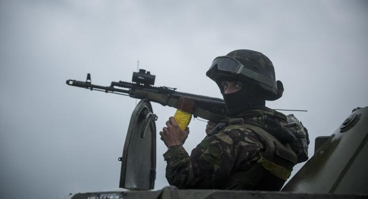 На Донбассе силовики ведут бои за города Первомайск и Снежное