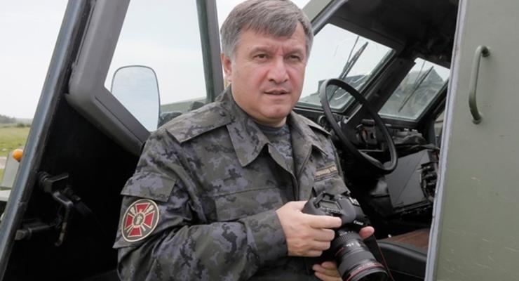 Аваков объяснил, почему для армии закупили российские КамАЗы и белорусские МАЗы