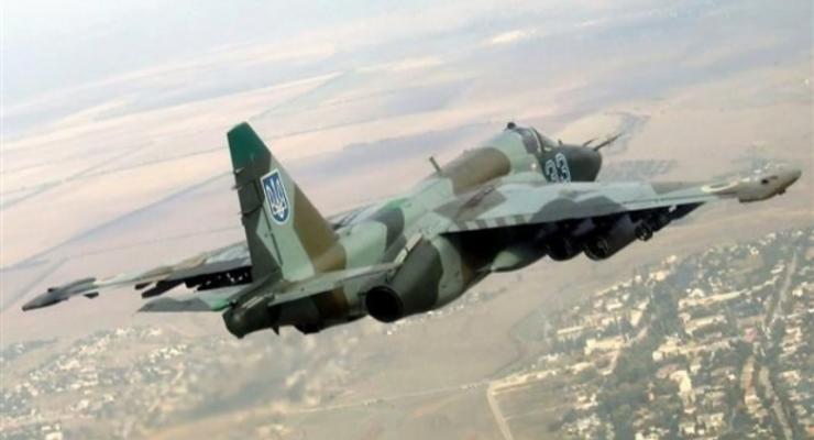 Штаб АТО опровергает сбитый Су-25, боевики постят видео обломков