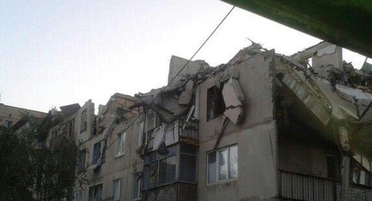 В результате обстрела в Снежном разрушены дома - соцсети