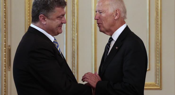 Порошенко поблагодарил вице-президента США за поддержку Украины