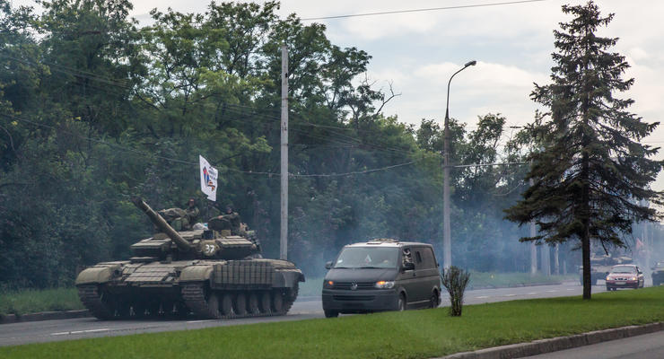 Россия перебросила в Украину девять танков и БТРы – Совбез