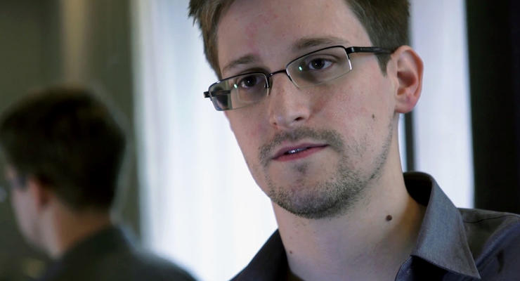 Сноуден получил вид на жительство в России на три года