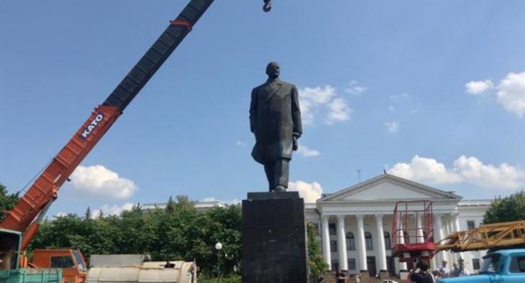 В Краматорске сносят памятник Ленину (фото)