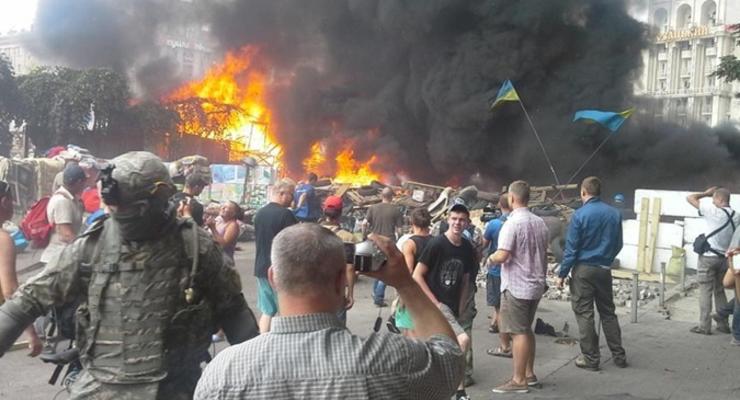 На Майдане вновь горят автомобильные покрышки (фото)
