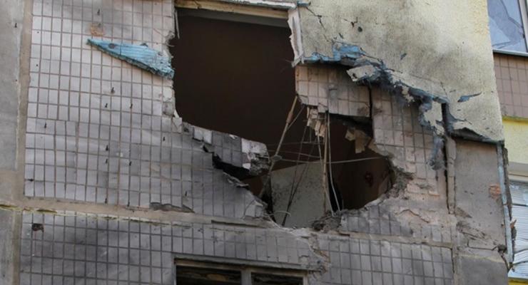 В Донецке утром под обстрел попали жилые дома и поликлиника