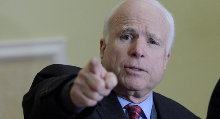 Сенатор Маккейн считает, что США должны бомбить боевиков в Сирии