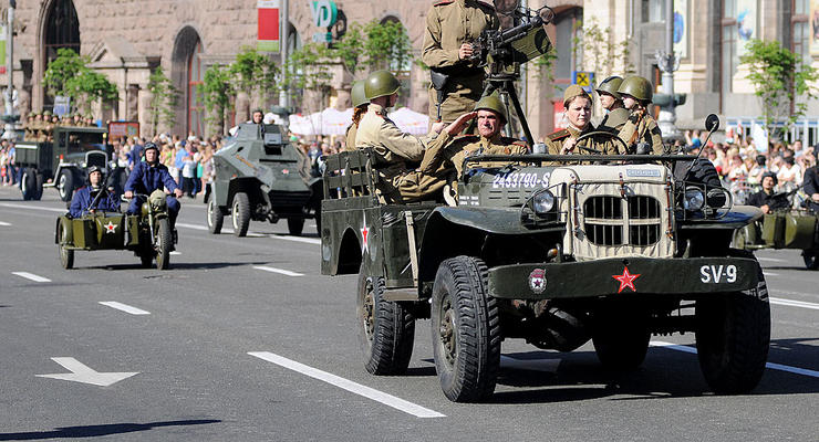 Киев готовится к военному параду: Майдан срочно ремонтируют