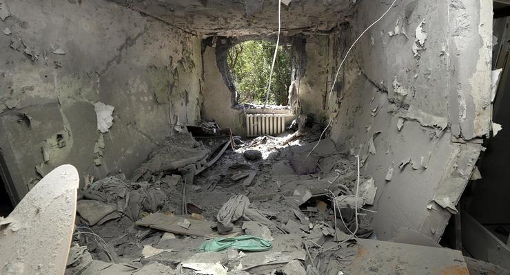 Бои под Донецком: фото разрушений и расстрелянного автобуса силовиков