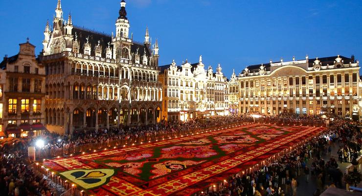 В Брюсселе выложили огромный цветочный ковер (фото)