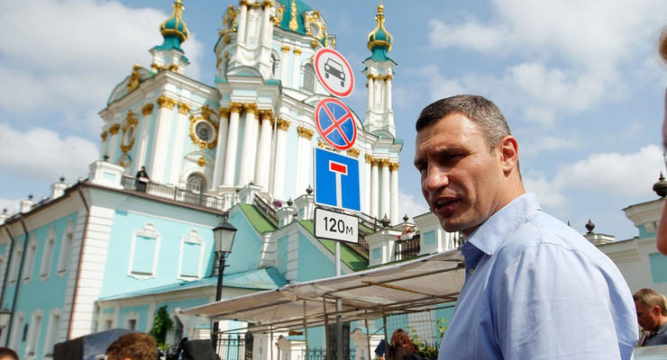 День в фото: Гигантский град в Тернополе и Кличко на Андреевском спуске