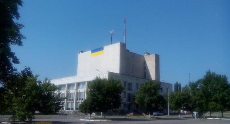 В освобожденном Рубежном подняли флаг Украины длиной восемь метров
