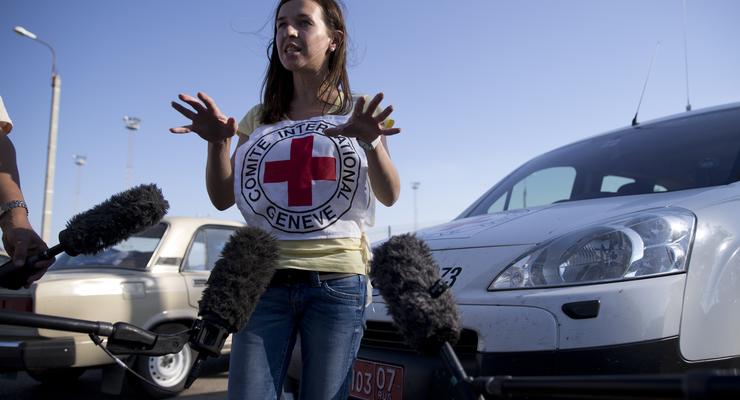 В каждой машине гуманитарного конвоя будет сотрудник Красного Креста