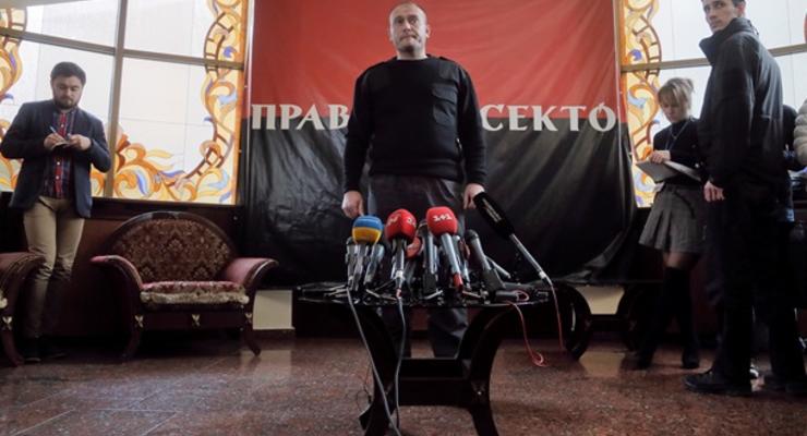 Лидер Правого сектора призвал Порошенко навести порядок в МВД