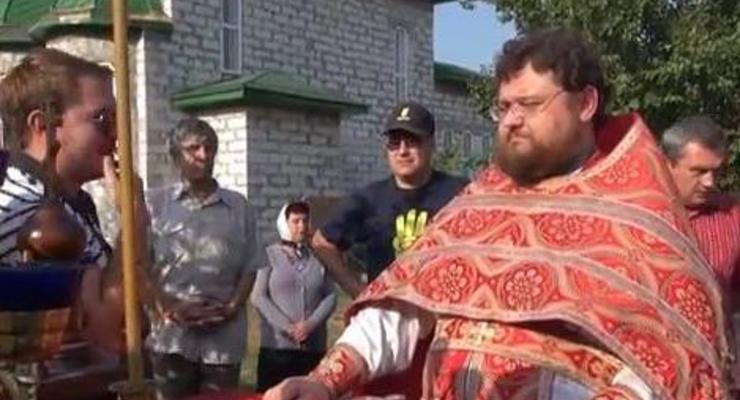 Под Киевом священника облили томатным соком и дали неделю на выезд из Украины