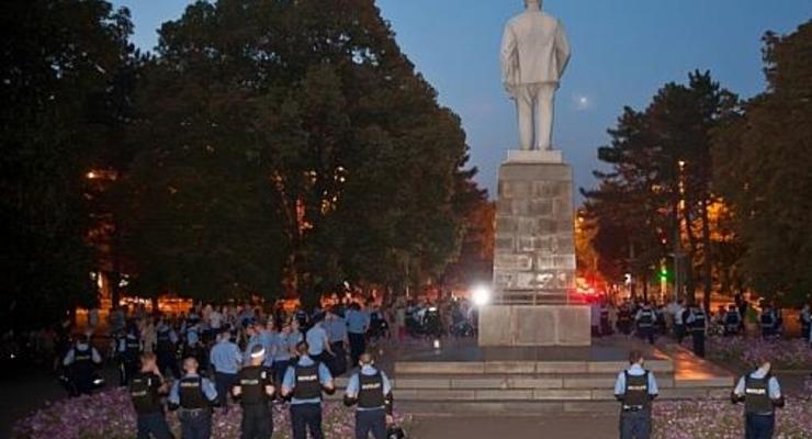 В Кривом Роге властям дали 10 дней на демонтаж памятника Ленину