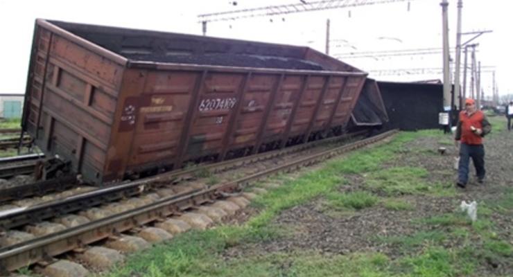 В Винницкой области с рельсов сошел товарный поезд