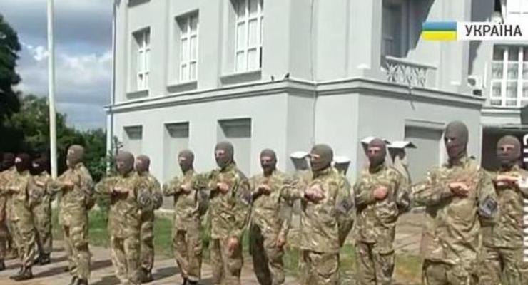 В зону АТО отправились еще 75 бойцов батальона "Азов"
