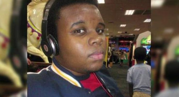 Застреленный в Фергюсоне подросток пытался отнять у полицейского оружие – СМИ