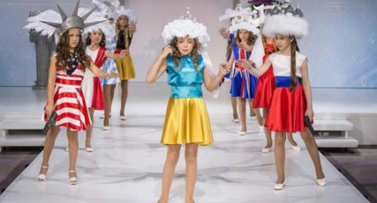 На показе детской моды в России инсценировали "самоубийство" Украины (фото, видео)