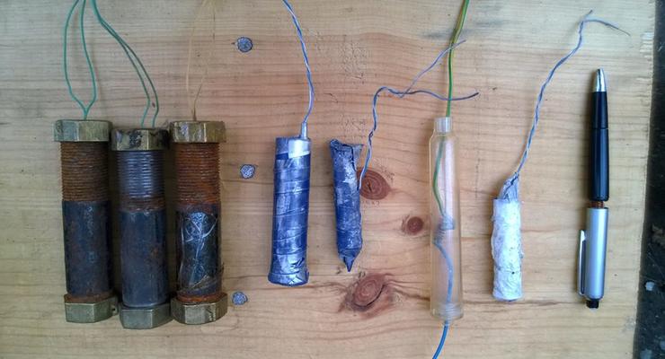Военные показали мины-ловушки террористов: от ручек до баллонов (фото)