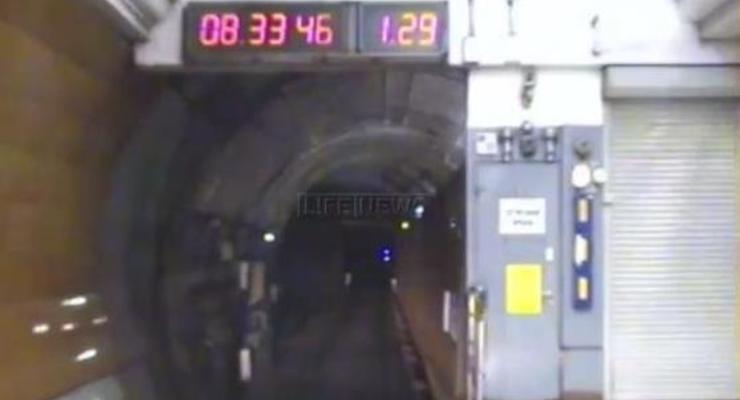 Обнародовано видео с разбившегося в московском метро поезда