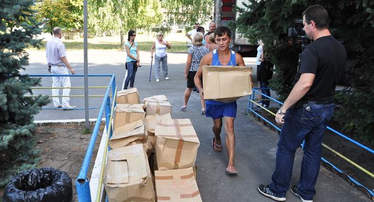 Жители Донбасса получили 20 тонн гуманитарной помощи от волонтеров