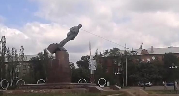 Ляшко снес памятник Ленину в Северодонецке