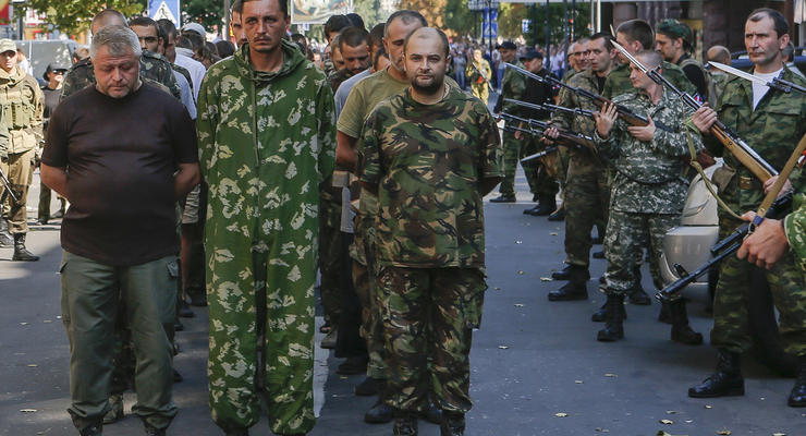 Почему миллионный Донецк не поставил их на место? Соцсети о параде пленных