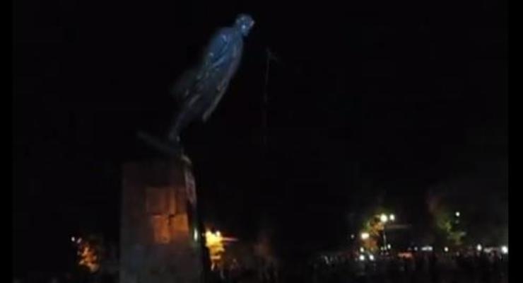 В Павлограде Днепропетровской области снесли памятник Ленину
