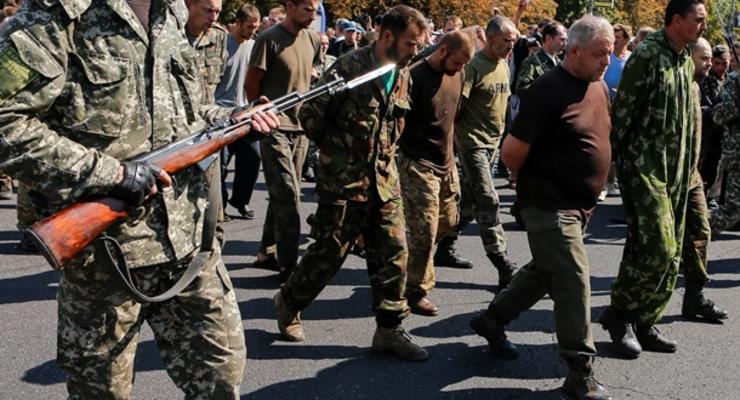 Опознаны около 20 участников "парада военнопленных" в Донецке