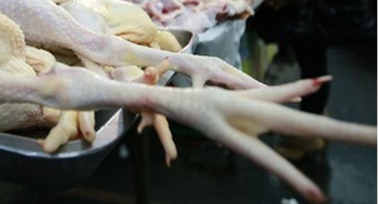 В Россию пытались ввезти сто тонн сосисок и курятины из США
