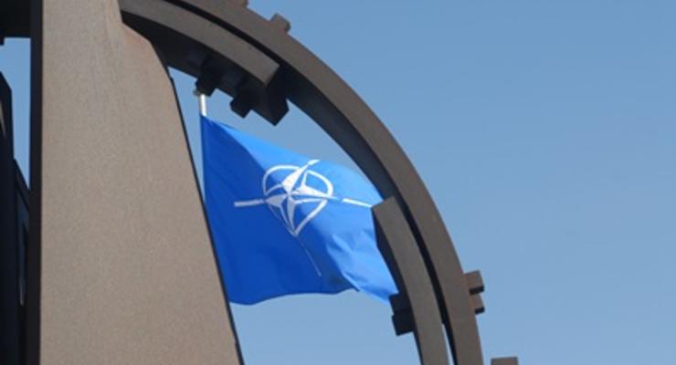 Яценюк: Ждем от НАТО "практической помощи"