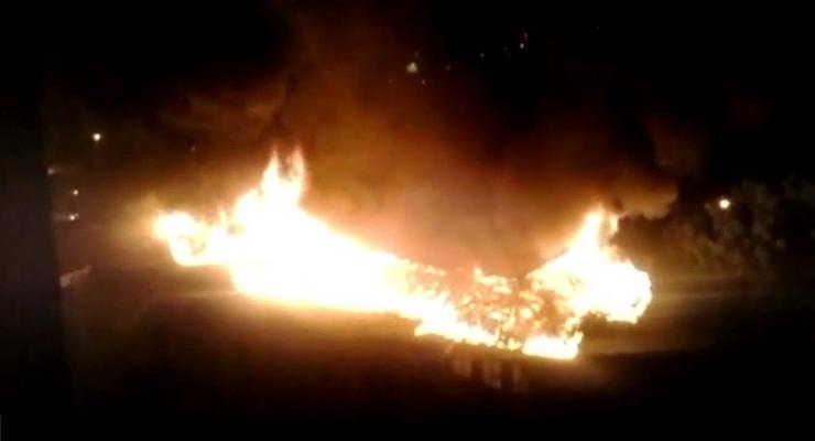 В Донецке в результате обстрела загорелась школа  (видео)