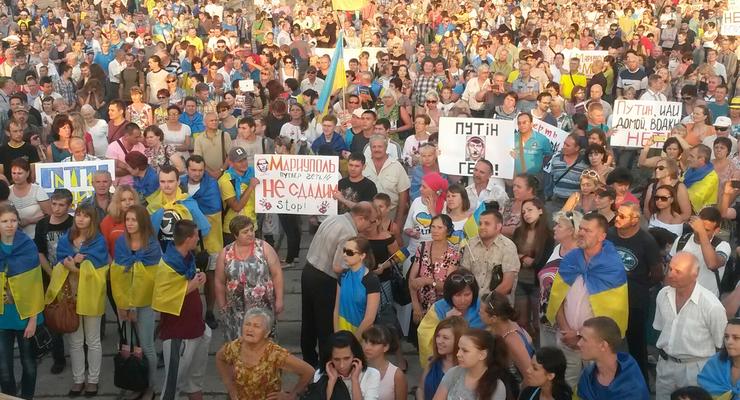 В Мариуполе прошел массовый митинг за Украину (фото, видео)