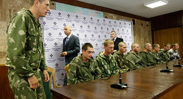 Порошенко пообещал Путину передать России задержанных военных