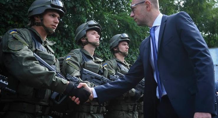 Яценюк поддержал смену руководства оборонных ведомств