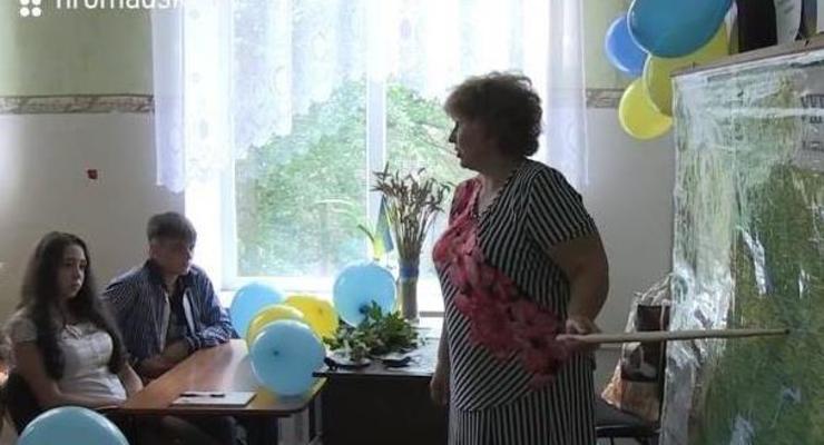 "Украина - единая страна". Как проходил первый урок в Донецкой области (видео)