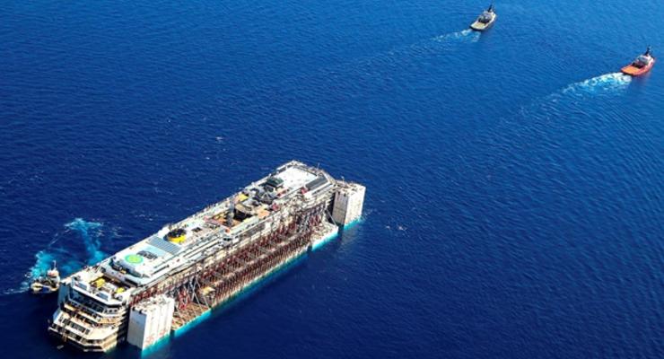 Итальянцы организовали экскурсии к лайнеру Costa Concordia