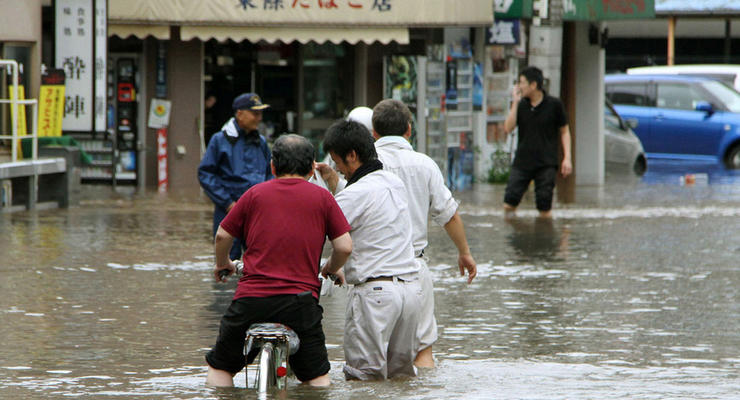 В Японии начались ливневые дожди, населению рекомендуют эвакуироваться