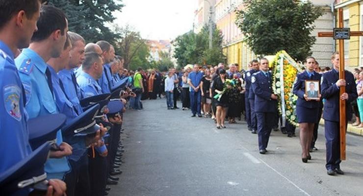 На Прикарпатье похоронили погибших под Иловайском бойцов (фото)